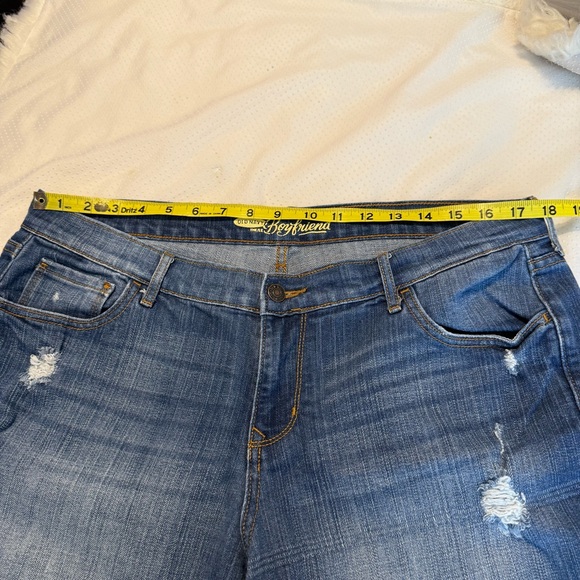Old Navy Boyfriend Distressed Denim Jean Shorts Women’s Size 14 Blue 6” inseam - Picture 6 of 10